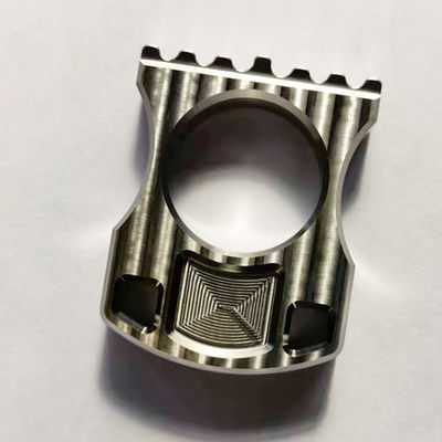 صناعة التيتانيوم من قبل الجهاز المصنع CNC